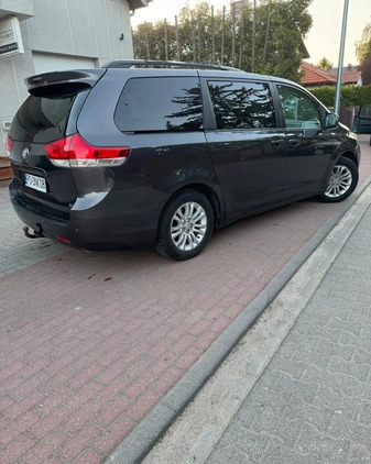 Toyota Sienna cena 55900 przebieg: 258930, rok produkcji 2011 z Konin małe 191